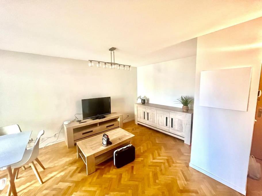 Апартаменты Le Sept Avec Parking, Transfert Vaires-sur-Marne Экстерьер фото